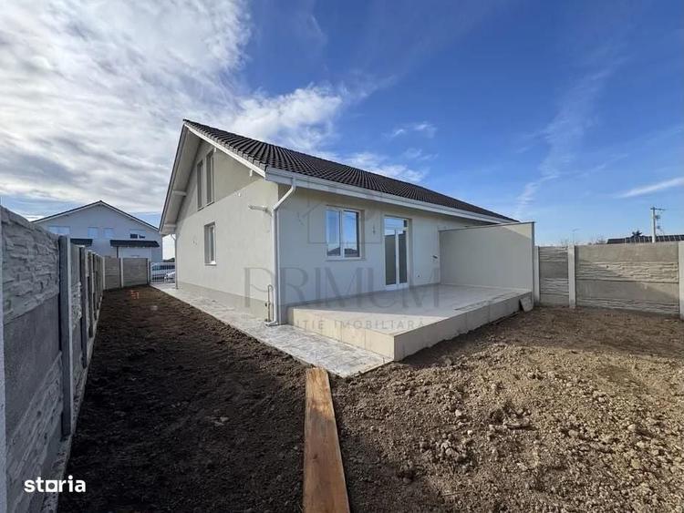 Casă cu 3 camere decomandat în Bucovăț