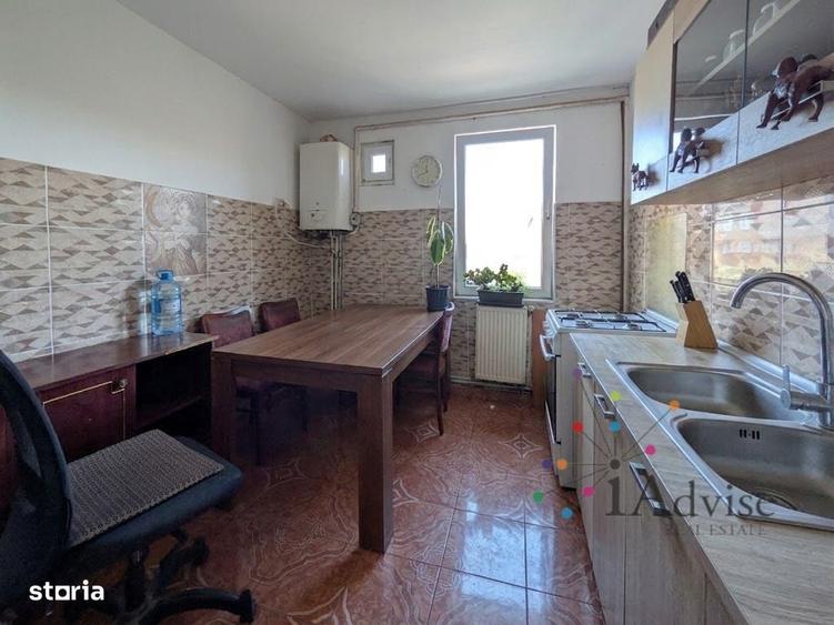 Apartament cu 4 camere decomandat în Dârste
