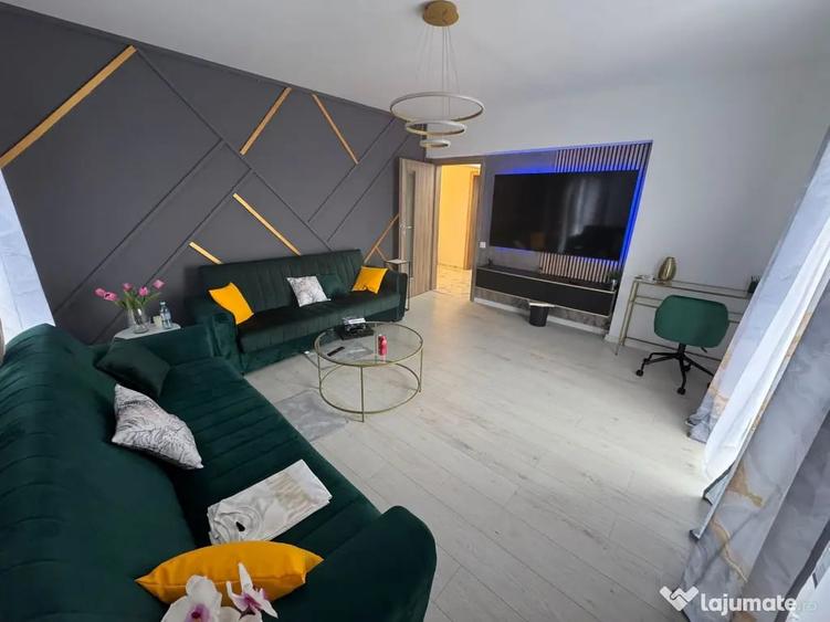 Apartament cu 3 camere decomandat în Central