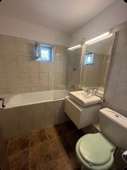 Apartament cu 3 camere semidecomandat în Turda