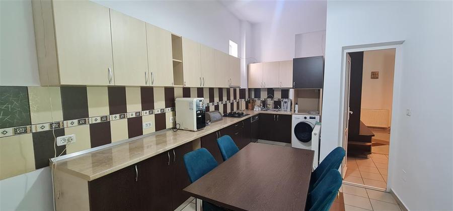 Apartament cu 2 camere semidecomandat, mobilat în Pârneava
