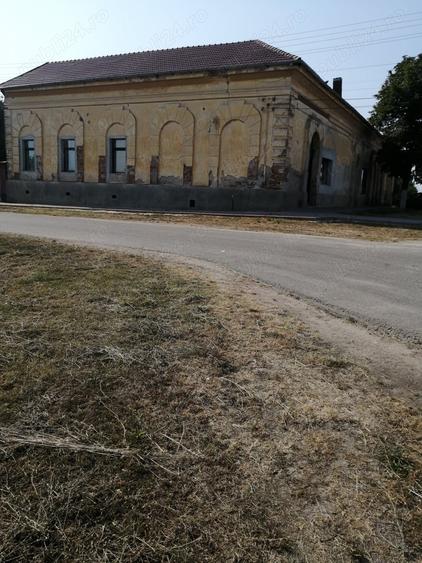 Casă cu 4 camere în Vânători