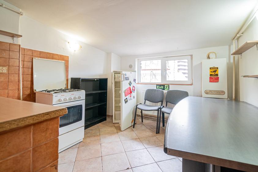 Apartament cu 5 camere nedecomandat, mobilat în Centrul Istoric