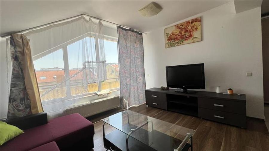 Apartament cu 3 camere semidecomandat, mobilat în Bună Ziua