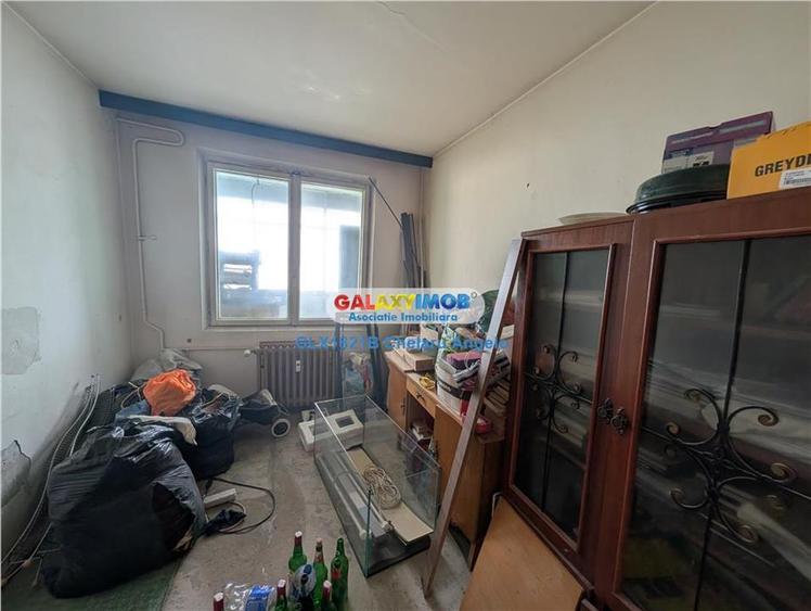 Apartament cu 4 camere semidecomandat în Berceni