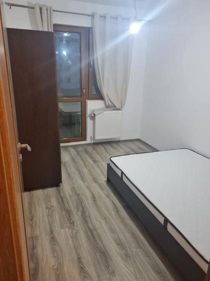 Apartament cu 3 camere decomandat în Olteni