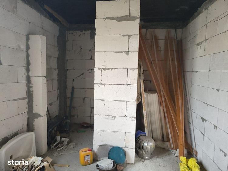 Casă cu 7 camere cu Teren 440 Mp în Sud