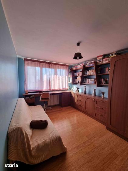Apartament cu 3 camere semidecomandat în Vatra Luminoasă
