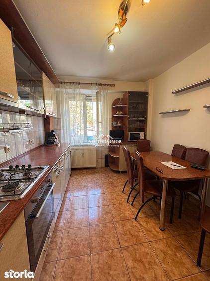 Apartament cu 3 camere decomandat în Decebal