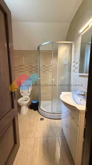Casă individuală cu 5 camere cu Canalizare în Iris