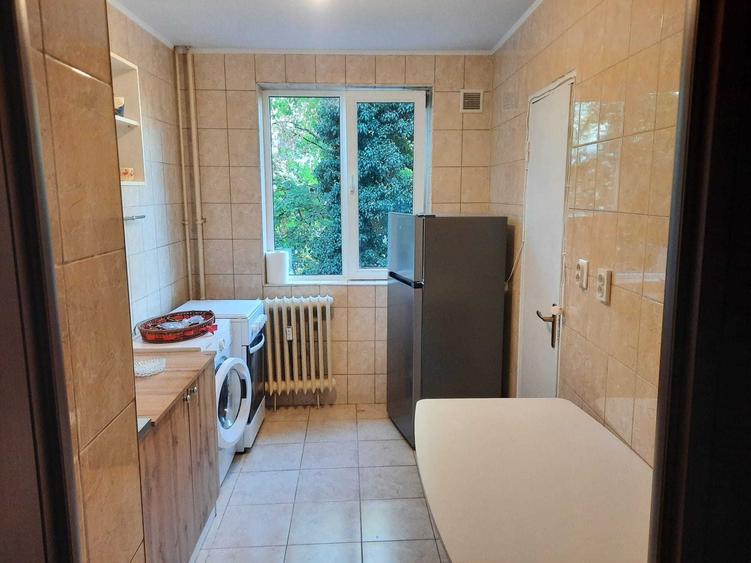 Casă cu 3 camere decomandat în Drumul Taberei