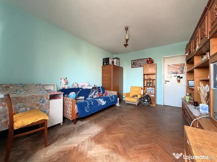 Apartament cu 2 camere decomandat în P-ța Victoriei