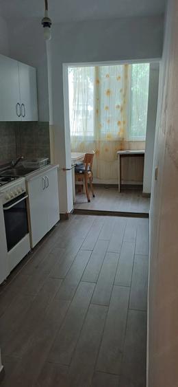 Garsonieră decomandată în Decebal