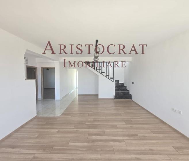 Casă cu 5 camere cu Teren 480 Mp în Corbeanca