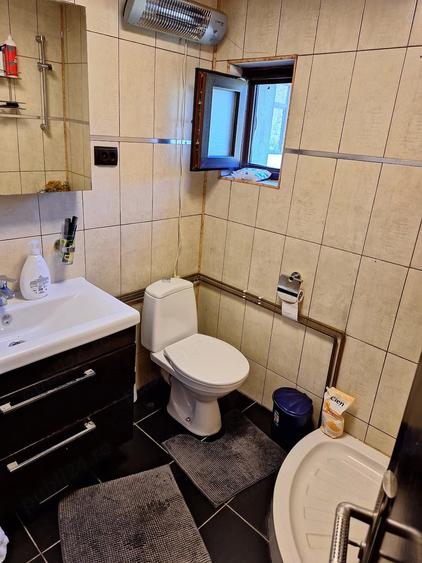 Casă cu 6 camere cu Teren 1600 Mp în Isvarna