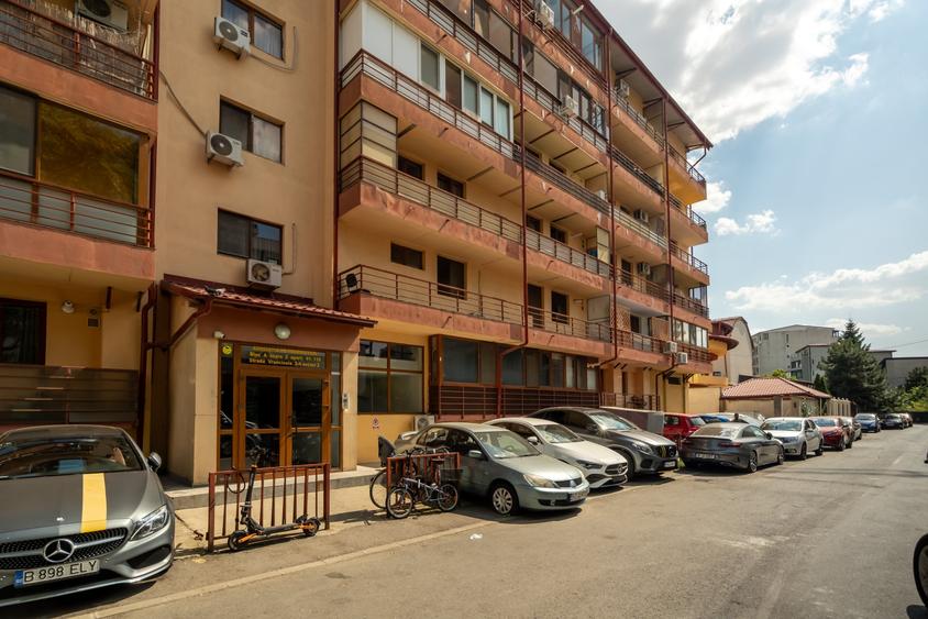 Apartament cu 3 camere decomandat în Barbu Văcărescu