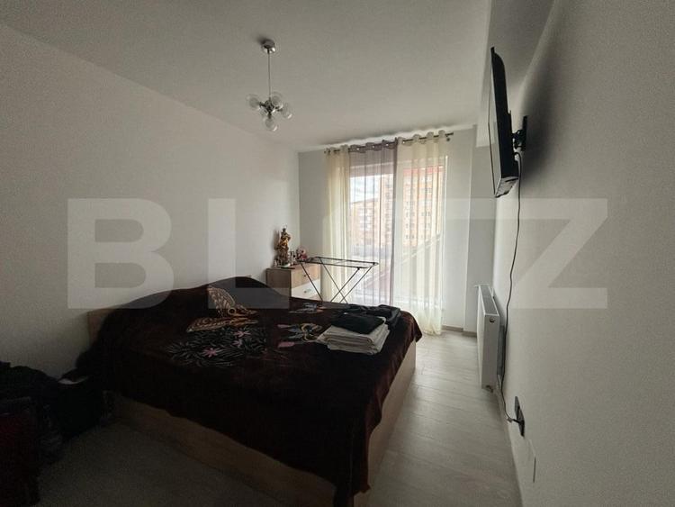 Apartament cu 3 camere semidecomandat, mobilat în Calea Moldovei