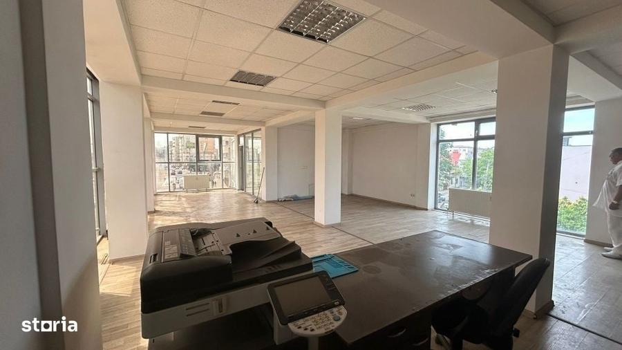 Spațiu comercial, de 550 mp, în Central