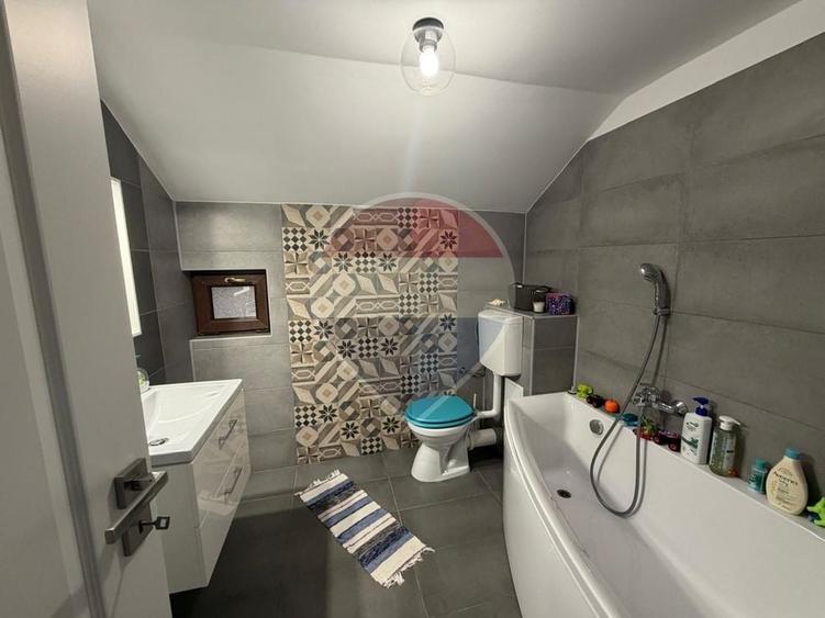Casă individuală cu 5 camere cu Teren 331 Mp în Bariera Vâlcii