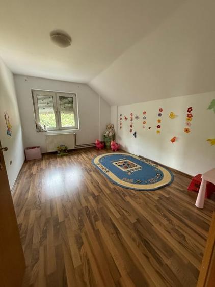 Casă individuală cu 4 camere cu Canalizare în Lipovei
