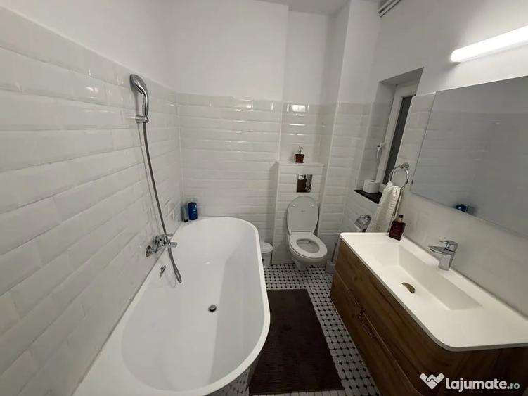 Apartament cu 6 camere decomandat în Ultracentral