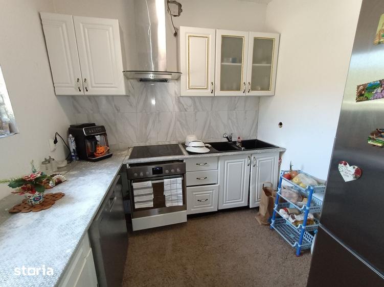 Casă cu 3 camere cu Teren 400 Mp în Central