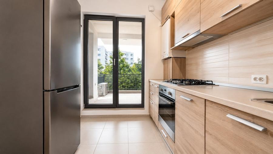 Apartament cu 3 camere semidecomandat, mobilat în Băneasa