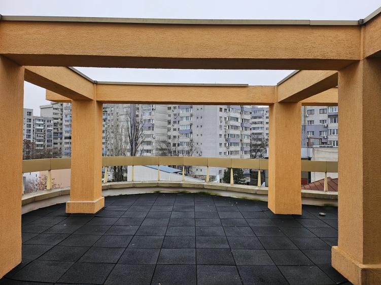 Birou, de 900 mp, în Victoriei