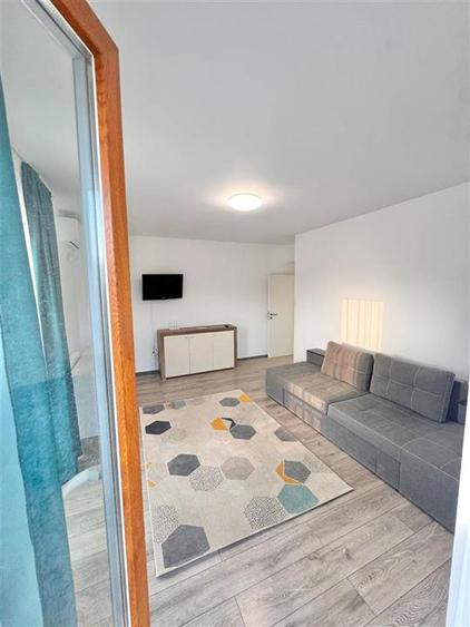 Apartament cu 2 camere decomandat în Tractorul
