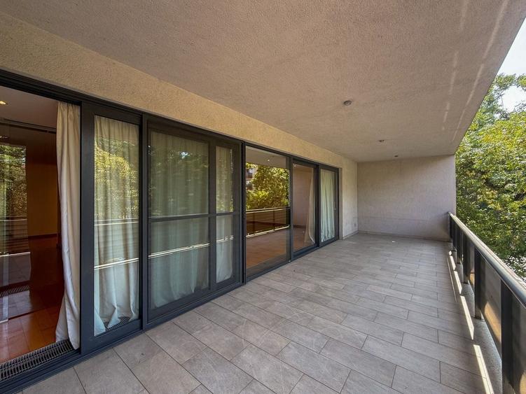 Apartament cu 3 camere semidecomandat, mobilat în Primăverii