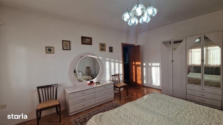 Casă cu 4 camere cu Teren 163 Mp în Central