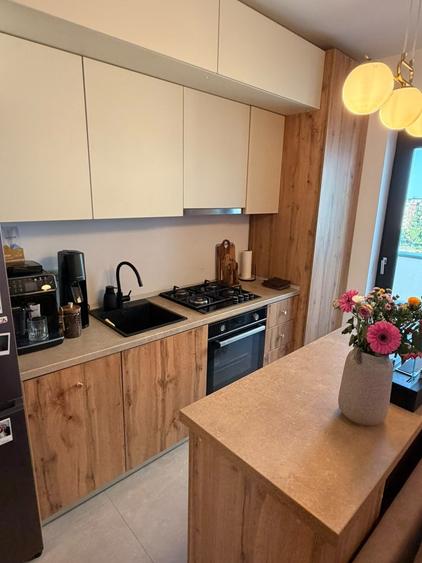 Apartament cu 2 camere semidecomandat, mobilat în 13 Septembrie