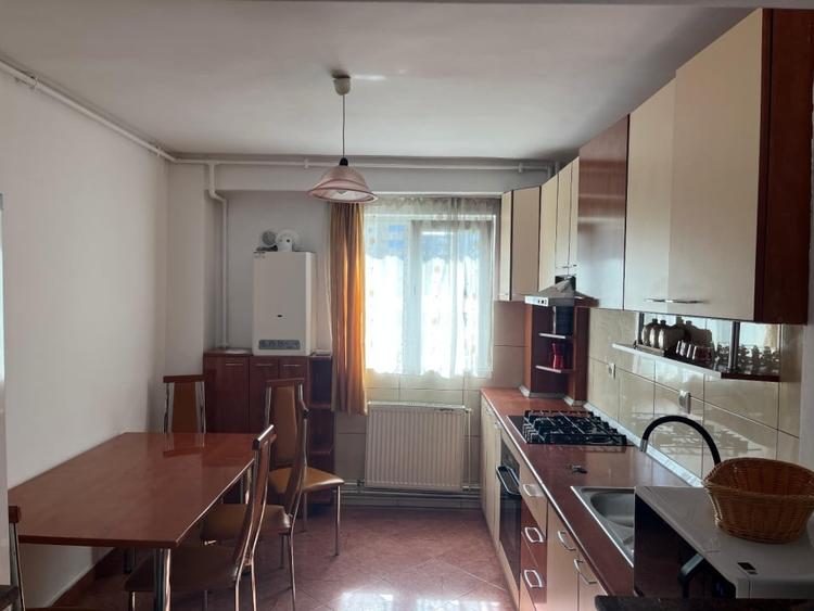 Apartament cu 3 camere decomandat, mobilat în Mărăști