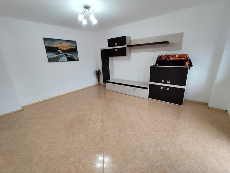 Apartament ultracentral cu 2 camere, 56 mp, 2 balcoane, etaj 3/4 - 2