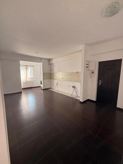 Apartament cu 3 camere decomandat în Independenței