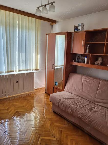 Apartament cu 4 camere semidecomandat în Apărătorii Patriei