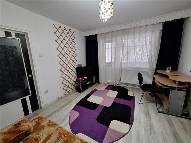 Garsonieră decomandată în Nord