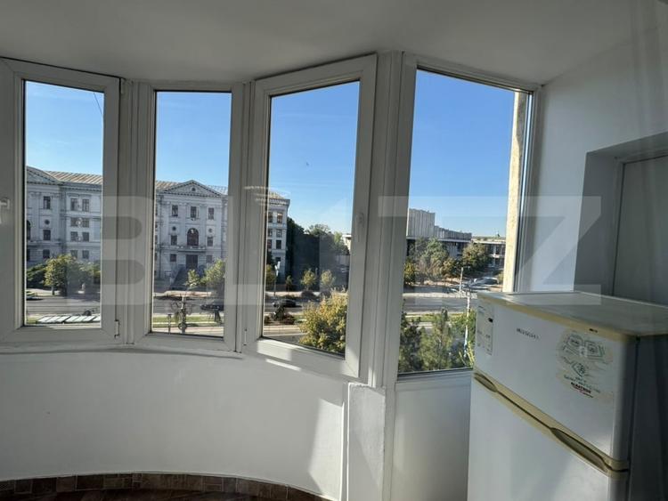 Apartament cu 3 camere decomandat, mobilat în Ultracentral