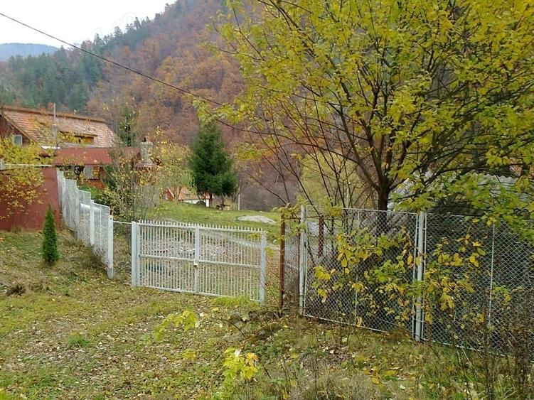 Teren de 2700 mp, în Central