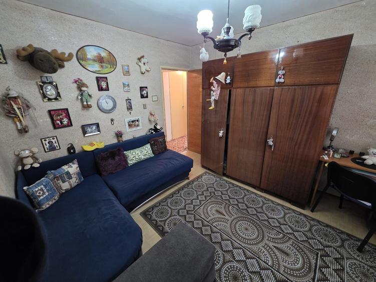 Apartament cu 3 camere decomandat în Titan