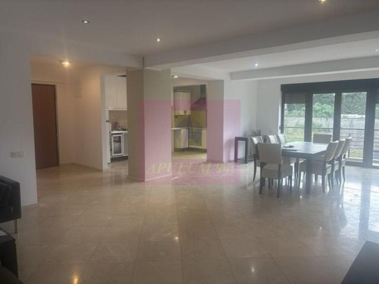 Apartament cu 4 camere semidecomandat în Băneasa