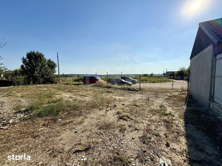 Teren de 1000 mp, în Cernele
