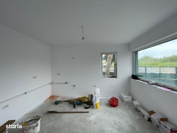 Casă cu 4 camere în Plopi