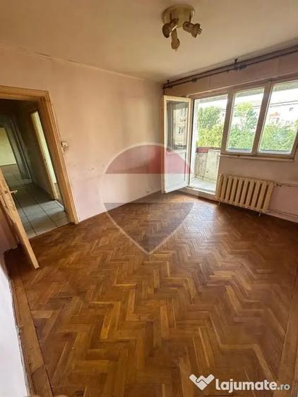 Apartament cu 3 camere decomandat în Rogerius