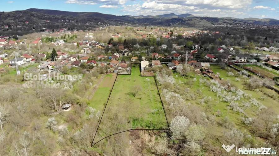 Teren de 4898 mp, în Cornu