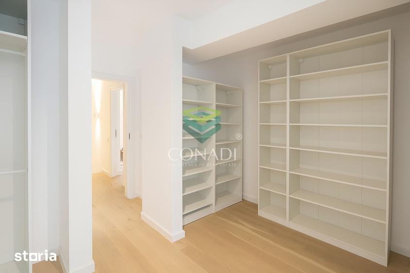Casă cu 9 camere cu Teren 400 Mp în Corbeanca