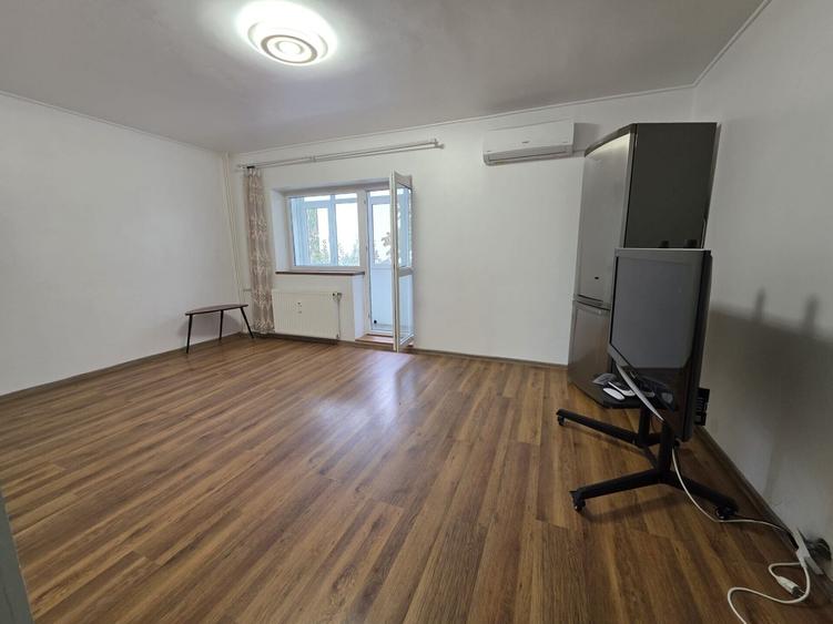 Apartament cu 3 camere decomandat, mobilat în Dristor