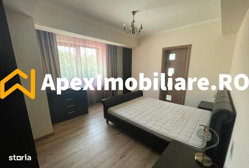Apartament cu 3 camere decomandat în Tei