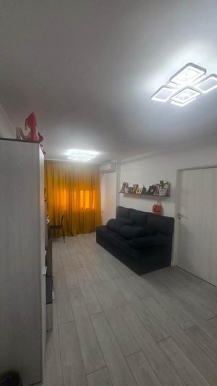 Apartament cu 4 camere decomandat în Crângași