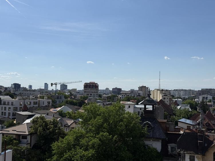 Apartament cu 4 camere decomandat în Moșilor